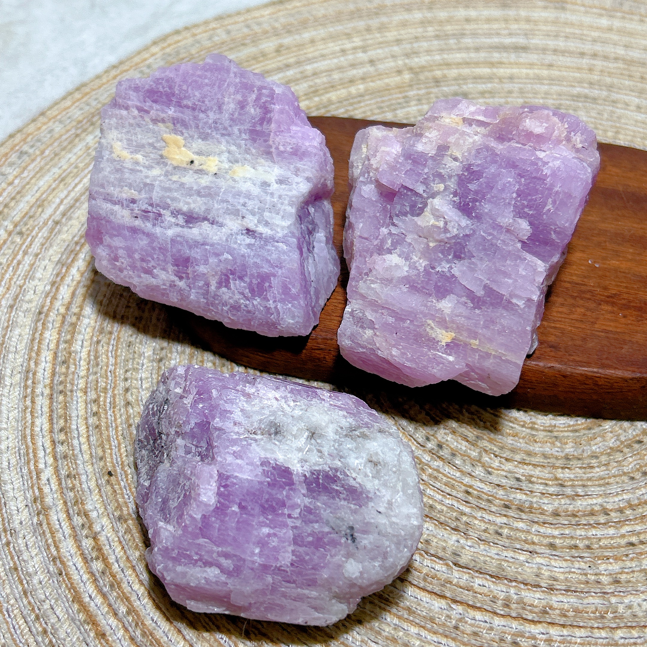 Healing Natural Crystal Kunzit - Lighting Effect Home Decor avaliação e preço